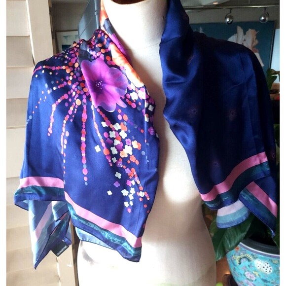 Beautiful Flowers DIAMANTINE MAROCCO Blue and Pink Flowers Scarf NWOT Luxury - Picture 2 of 8